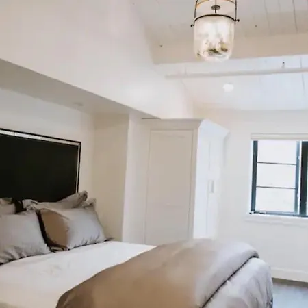 Gorgeous Apart Lux *